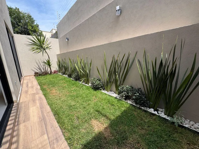 Casa en venta en Altozano, Querétaro | En esquina, 4 recámaras y 4 baños, Altozano, Querétaro — foto 2 de 7