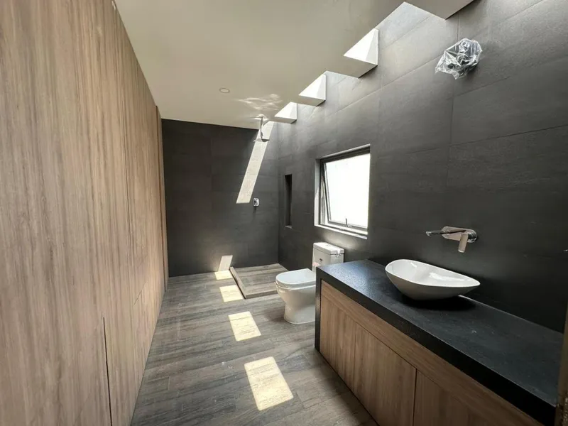 Residencia de Autor en Zibatá, Querétaro | 4 Recámaras, Estudio, Roof Garden y 4 Autos Techados — $4,400,000, El Campanario, Querétaro — foto 2 de 5