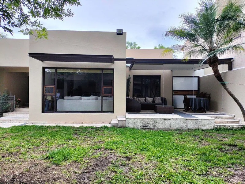 Casa de un Nivel en Venta en Jurica, Querétaro | Remodelada, 3 Recámaras y Jardín, Lagos de Juriquilla, Querétaro — foto 1 de 5